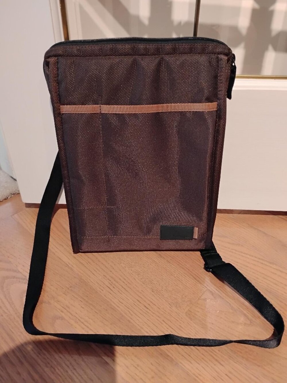 Targus Sleek Lightweight Vertical Slipcase
